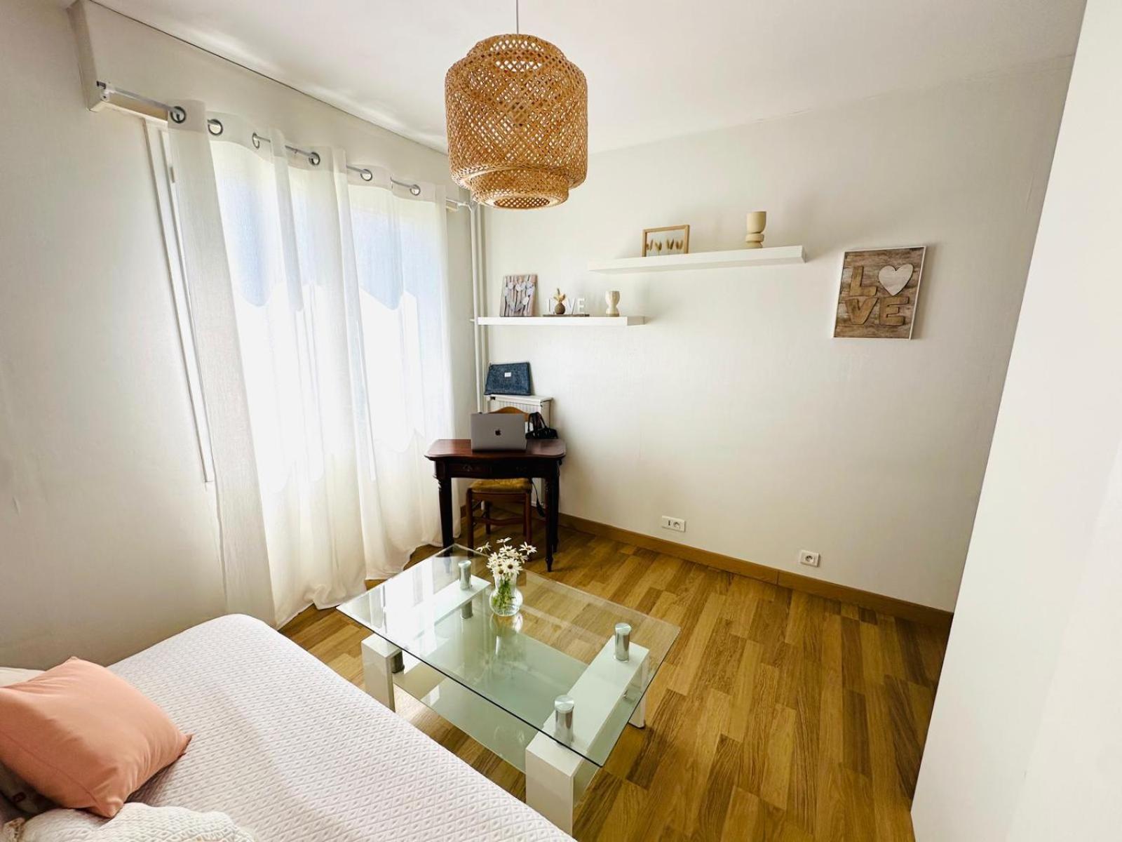 Spacieux 2 Chambres 65M2 Climatise Au Village Medieval Entre Nice Et Antibes فينوف لوبيه المظهر الخارجي الصورة